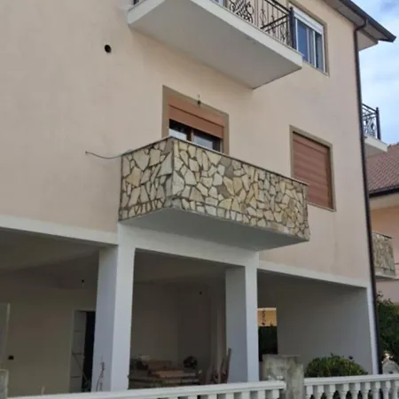 Berati Lejlighed Golem (Tirana)